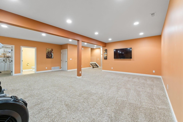 finished basement featuring visible vents, baseboards, and recessed lighting