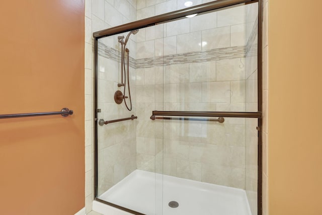 5351 Lilac Ave, Grove City, OH 43123 - full bathroom featuring a tile shower