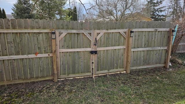 620 Lewis St, Washington Court House, OH 43160 - view of gate with fence