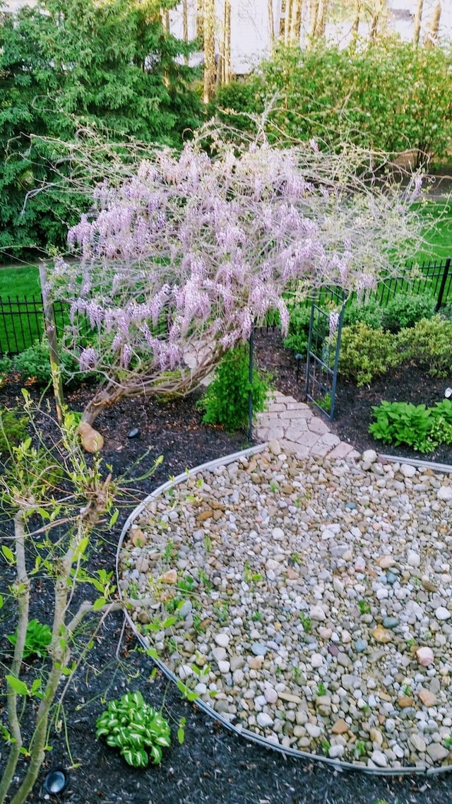 6690 Hermitage Dr, Westerville, OH 43082 - view of yard
