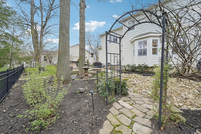 6690 Hermitage Dr, Westerville, OH 43082 - view of yard featuring fence