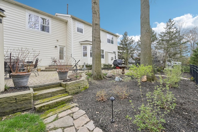 6690 Hermitage Dr, Westerville, OH 43082 - back of property with fence and a patio area