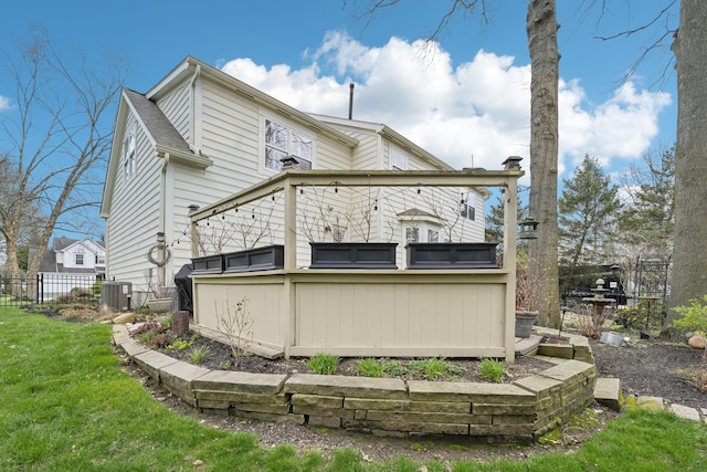 6690 Hermitage Dr, Westerville, OH 43082 - back of property featuring cooling unit, a yard, and fence