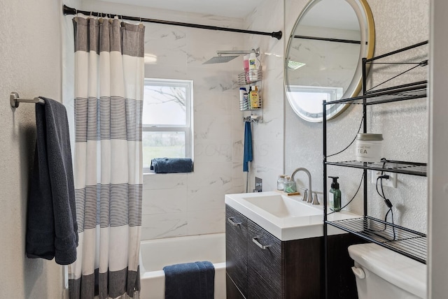 1779 Fairwood Ave, Columbus, OH 43207 - full bath with shower / tub combo with curtain, vanity, and toilet