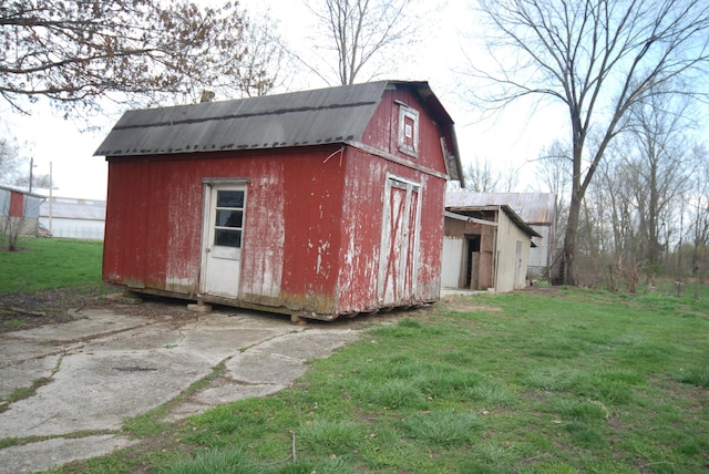 20543 Treaty Line Rd, West Mansfield, OH 43358 - view of barn with a yard
