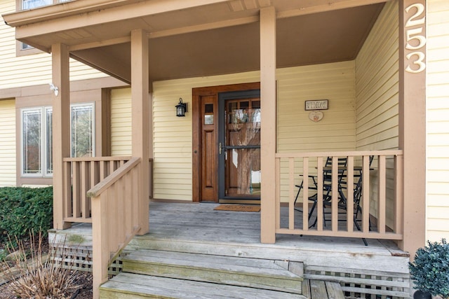 property entrance featuring a porch