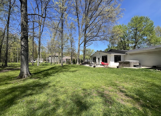 view of yard featuring a hot tub and a patio area