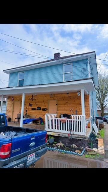 view of front of home with covered porch
