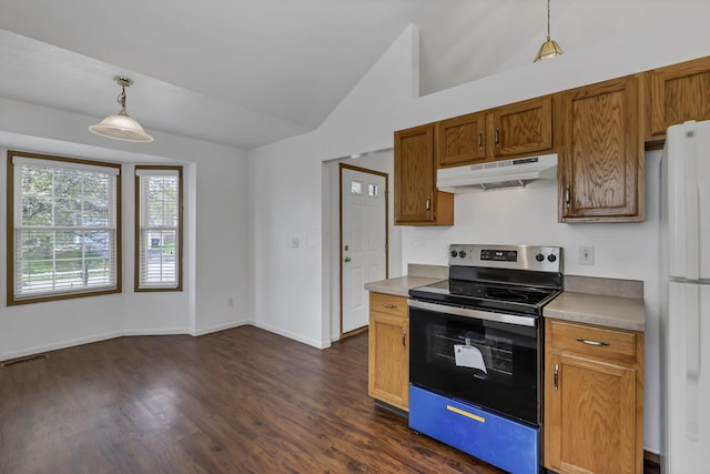 kitchen featuring freestanding refrigerator, under cabinet range hood, vaulted ceiling, stainless steel electric stove, and dark wood-type flooring