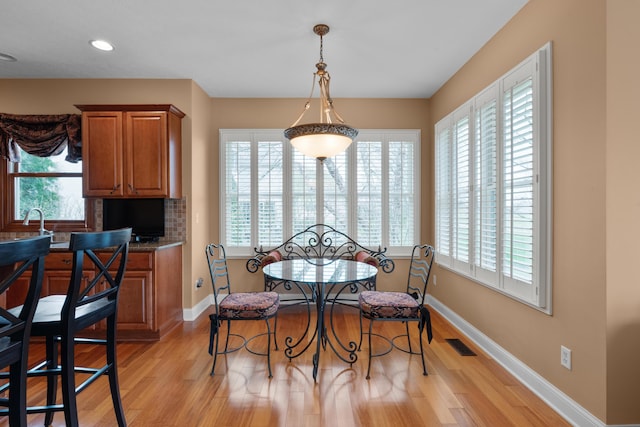 6700 Ballantrae Pl, Dublin, OH 43016 - dining area featuring recessed lighting, visible vents, light wood-type flooring, and baseboards
