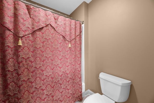 6700 Ballantrae Pl, Dublin, OH 43016 - full bath featuring a shower with shower curtain and toilet