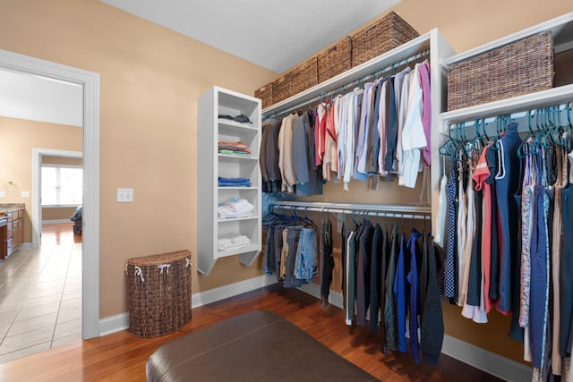 6700 Ballantrae Pl, Dublin, OH 43016 - walk in closet featuring wood finished floors