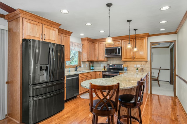 kitchen with stainless steel appliances, a peninsula, recessed lighting, and tasteful backsplash