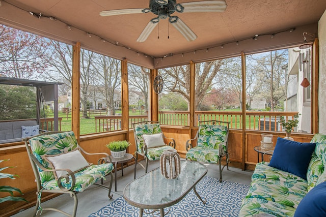 sunroom featuring an outdoor living space and a ceiling fan