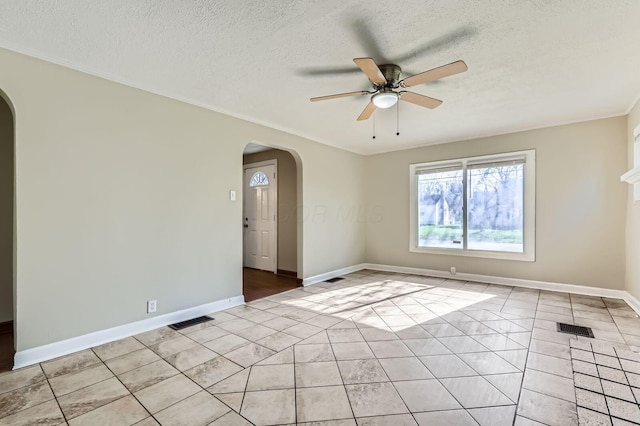 595 Collingwood Ave, Columbus, OH 43213 - empty room featuring arched walkways, visible vents, and a ceiling fan