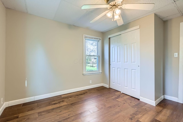 595 Collingwood Ave, Columbus, OH 43213 - unfurnished bedroom with hardwood / wood-style flooring, ceiling fan, baseboards, and a closet
