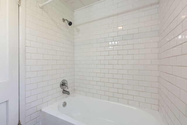595 Collingwood Ave, Columbus, OH 43213 - bathroom featuring shower / tub combination