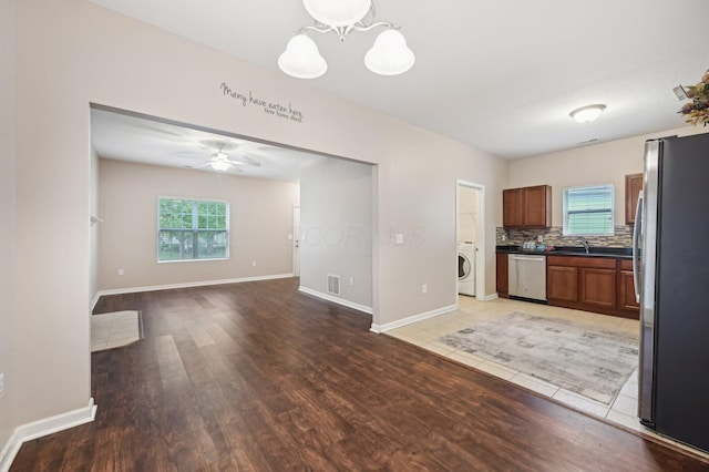 3947 Summerstone Dr, Columbus, OH 43230 - kitchen featuring stainless steel appliances, light wood-type flooring, washer / clothes dryer, dark countertops, and a ceiling fan