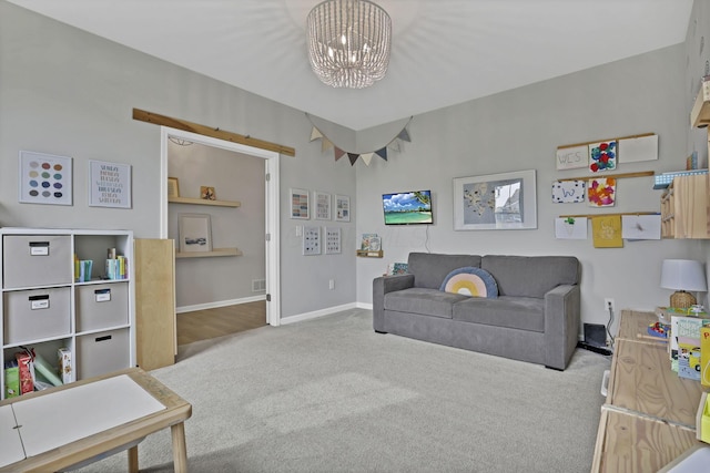living room with carpet flooring, baseboards, and an inviting chandelier