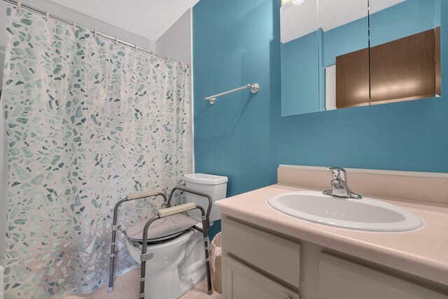 6346 Well Fleet Dr Unit 96, Columbus, OH 43231 - bathroom with toilet, vanity, and a shower with shower curtain