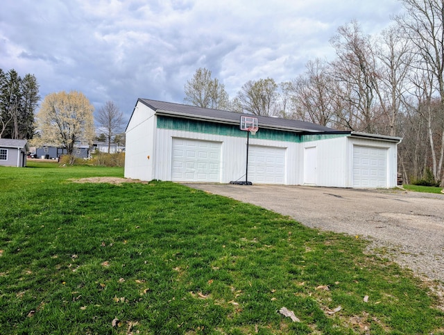 view of detached garage