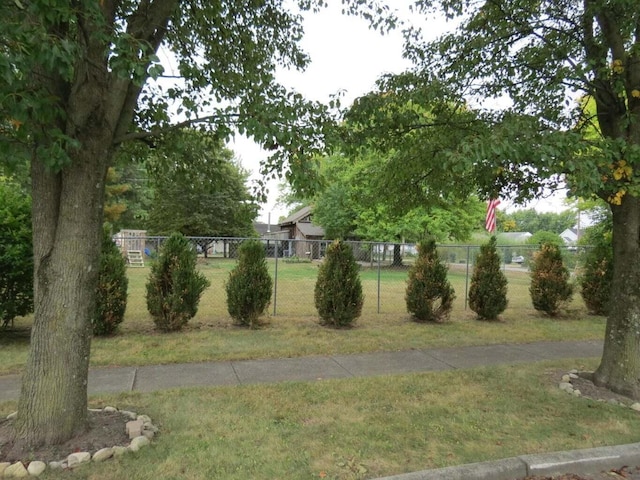 11 Plumb St, Lockbourne, OH 43137 - view of yard featuring fence