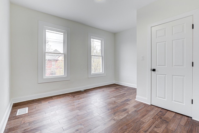 344 E Whittier St, Columbus, OH 43206 - spare room with dark wood-style flooring, visible vents, and baseboards