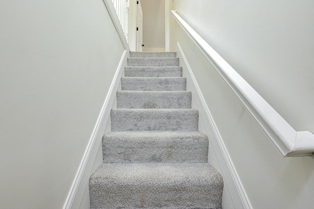 344 E Whittier St, Columbus, OH 43206 - stairs with carpet