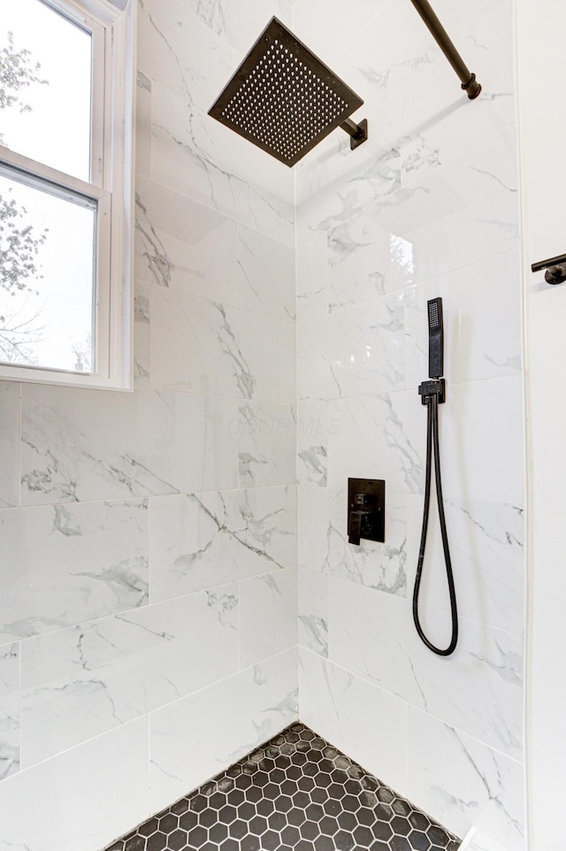 344 E Whittier St, Columbus, OH 43206 - bathroom with a tile shower