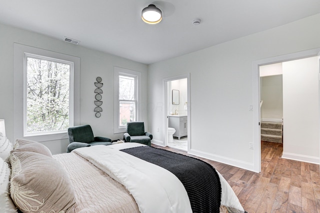 344 E Whittier St, Columbus, OH 43206 - bedroom featuring light wood finished floors, visible vents, ensuite bath, and baseboards
