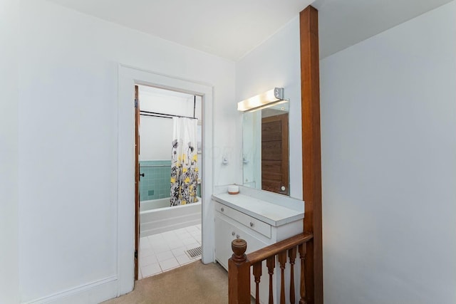 bathroom with shower / bathtub combination with curtain