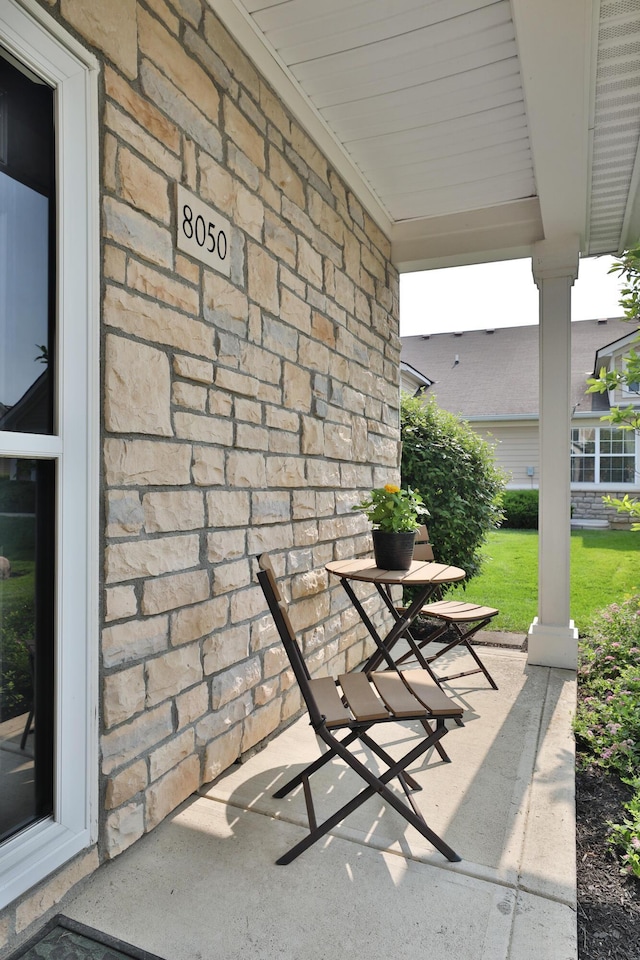 8050 Flint Run Pl, Columbus, OH 43235 - view of porch