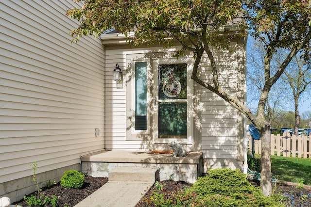 entrance to property with fence