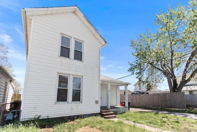 378 Maple Ave, Newark, OH 43055 - back of house with fence