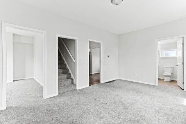 378 Maple Ave, Newark, OH 43055 - unfurnished bedroom featuring carpet floors, baseboards, visible vents, and ensuite bathroom