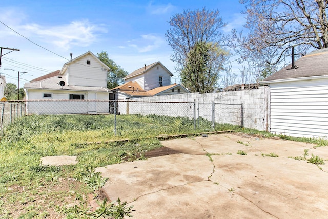 378 Maple Ave, Newark, OH 43055 - view of yard with a patio and fence