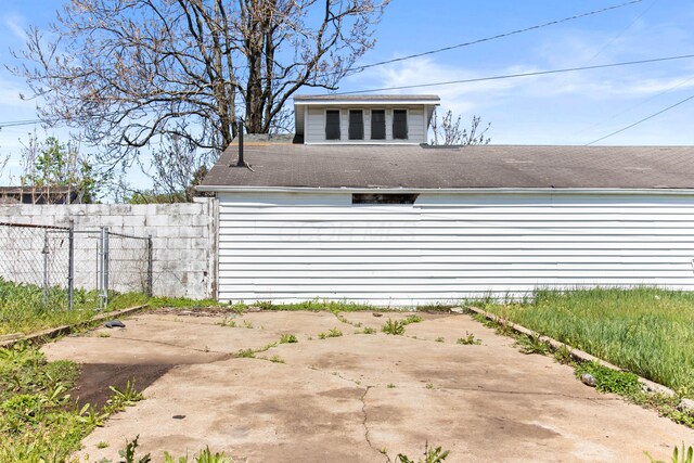 378 Maple Ave, Newark, OH 43055 - exterior space featuring fence