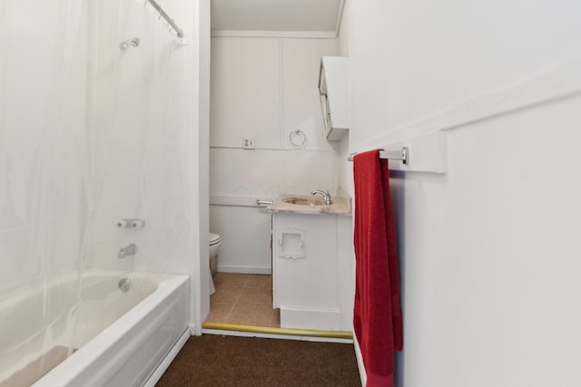 9 S 11th St, Newark, OH 43055 - full bathroom featuring vanity, shower / bath combination with curtain, and toilet