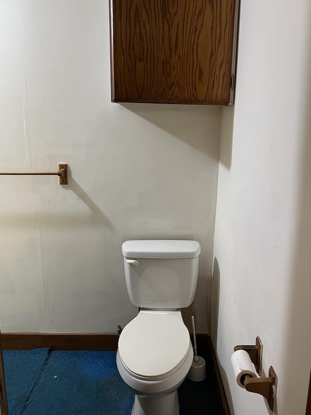 9 S 11th St, Newark, OH 43055 - bathroom with toilet