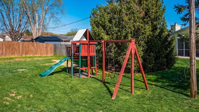 500 Hemlock Pl, Newark, OH 43055 - view of play area featuring fence and a yard