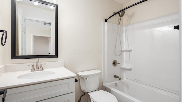500 Hemlock Pl, Newark, OH 43055 - full bathroom featuring toilet, vanity, and washtub / shower combination