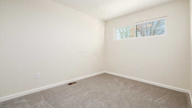 500 Hemlock Pl, Newark, OH 43055 - spare room with carpet, visible vents, and baseboards