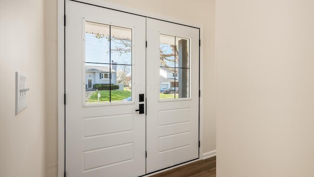 500 Hemlock Pl, Newark, OH 43055 - doorway with baseboards, dark wood-style flooring, and a healthy amount of sunlight