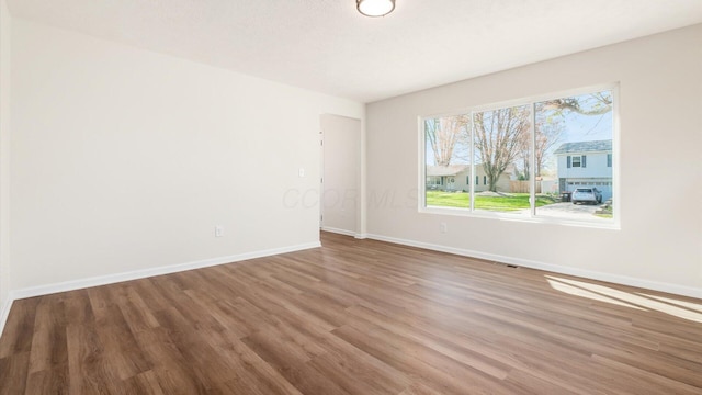 500 Hemlock Pl, Newark, OH 43055 - spare room featuring visible vents, baseboards, and wood finished floors
