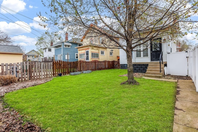 1297 S 4th St, Columbus, OH 43206 - view of yard featuring a fenced backyard