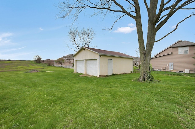view of yard with an outdoor structure and a detached garage
