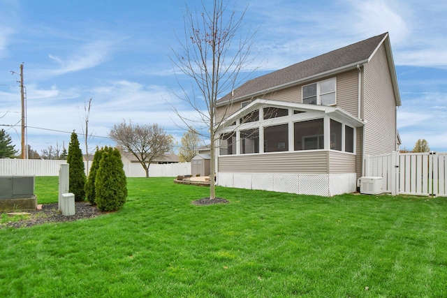 191 Craig Dr, Thornville, OH 43076 - exterior space featuring a shed, a fenced backyard, an outbuilding, a yard, and a sunroom