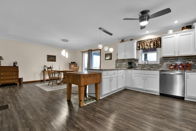 191 Craig Dr, Thornville, OH 43076 - kitchen featuring a peninsula, dark wood-type flooring, visible vents, stainless steel dishwasher, and a sink