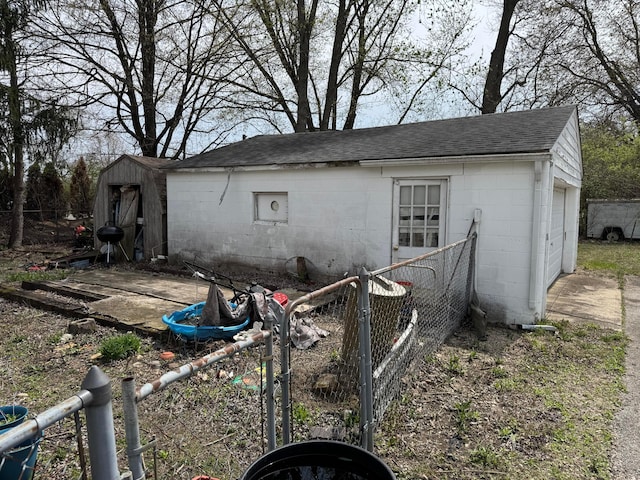 6927 Rings Rd, Dublin, OH 43016 - view of outdoor structure with an outbuilding and fence