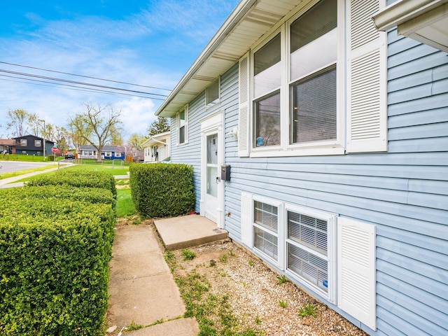 3198 Benham Ct, Columbus, OH 43232 - view of side of home featuring a residential view